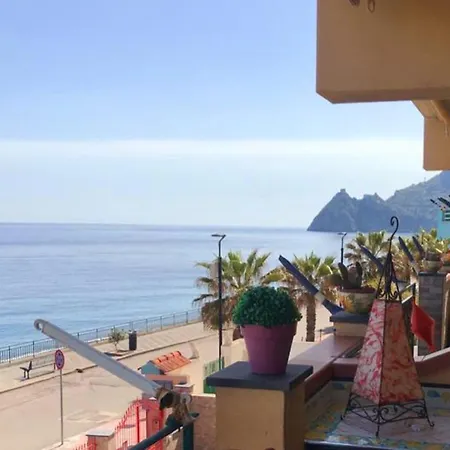 La Casa Di Edo SantʼAlessio Siculo